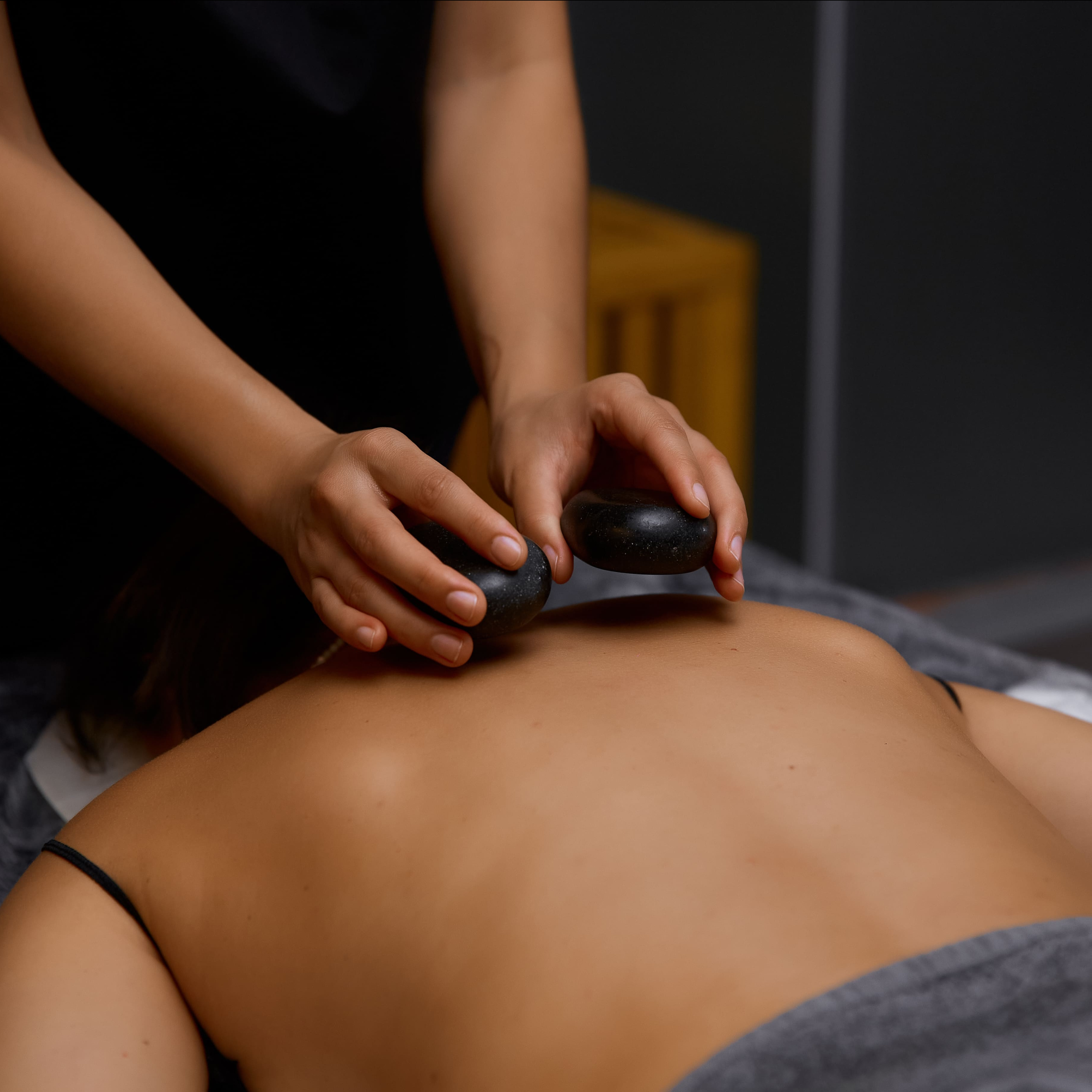 Спа-программа  «Энергия Ци» - массаж стоп + массаж тела + стоун-терапия (100 минут)