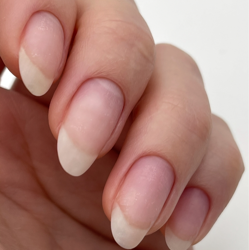 Классический маникюр женский