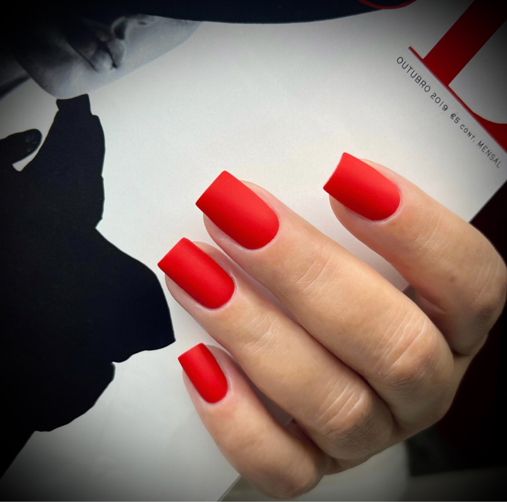 Аппаратный или комбинированный маникюр с покрытием, мастер Кристина