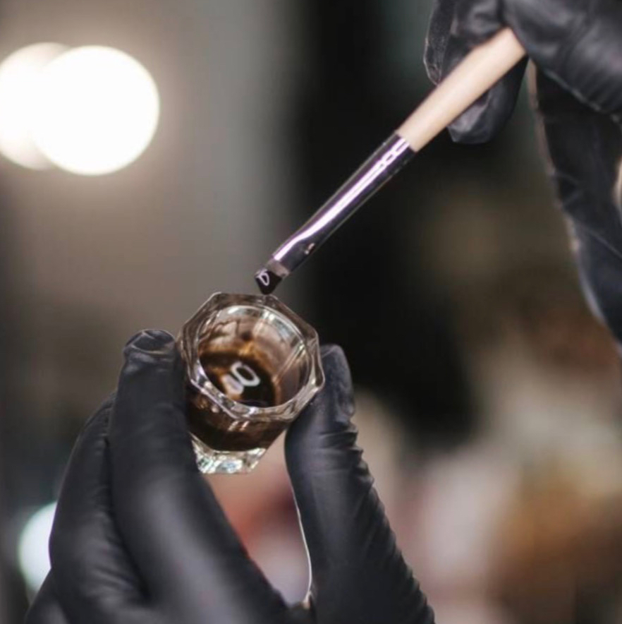 Коррекция бровей