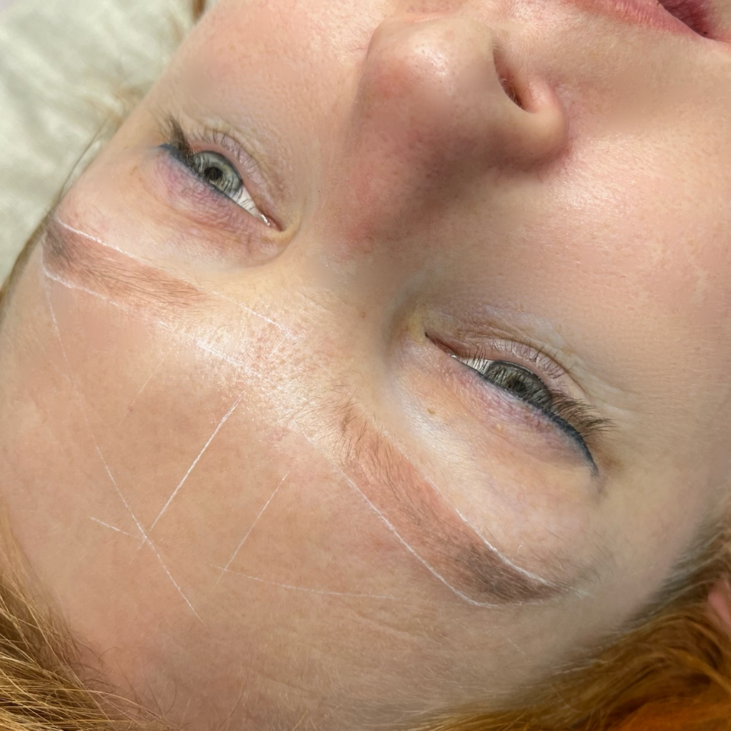 Коррекция бровей (без окрашивания ) + окрашивание ресниц