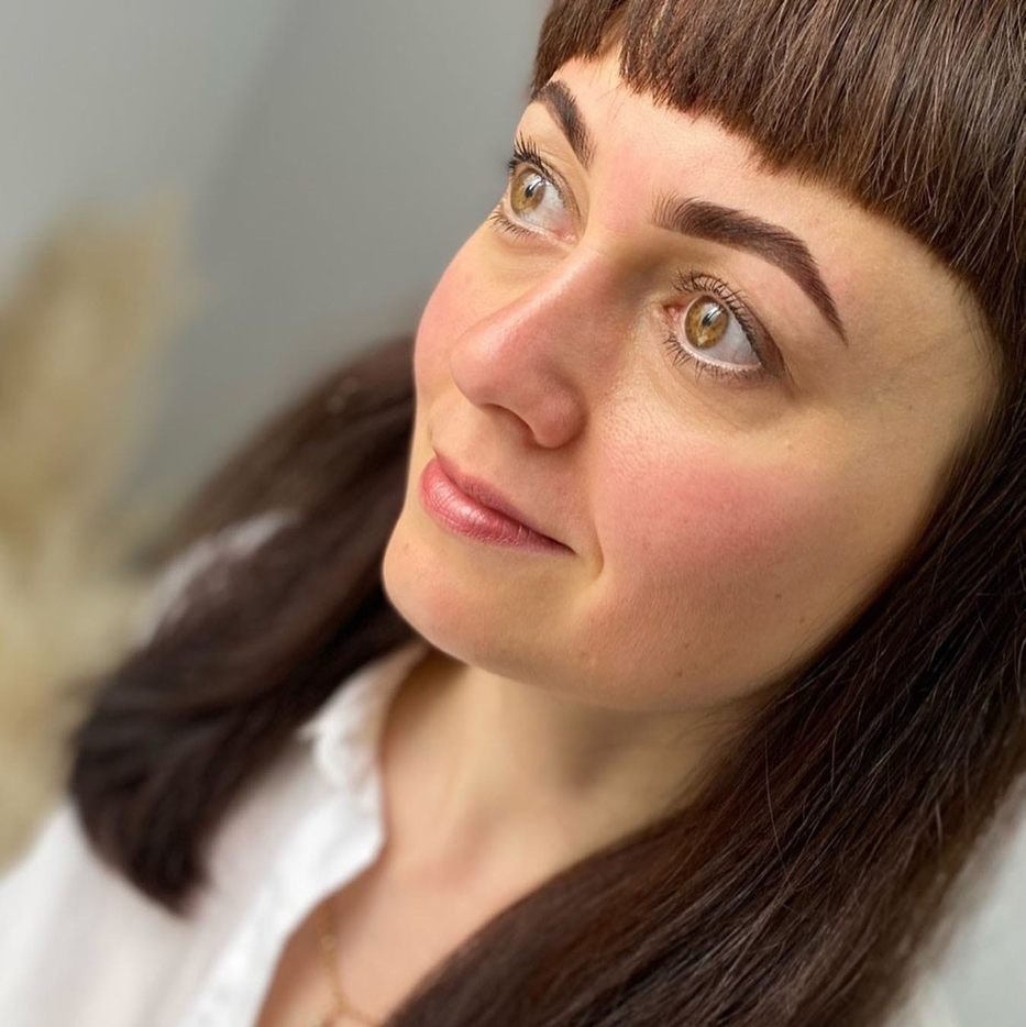 Коррекция бровей(без окрашивания ) + ВАКСИНГ 1 зона