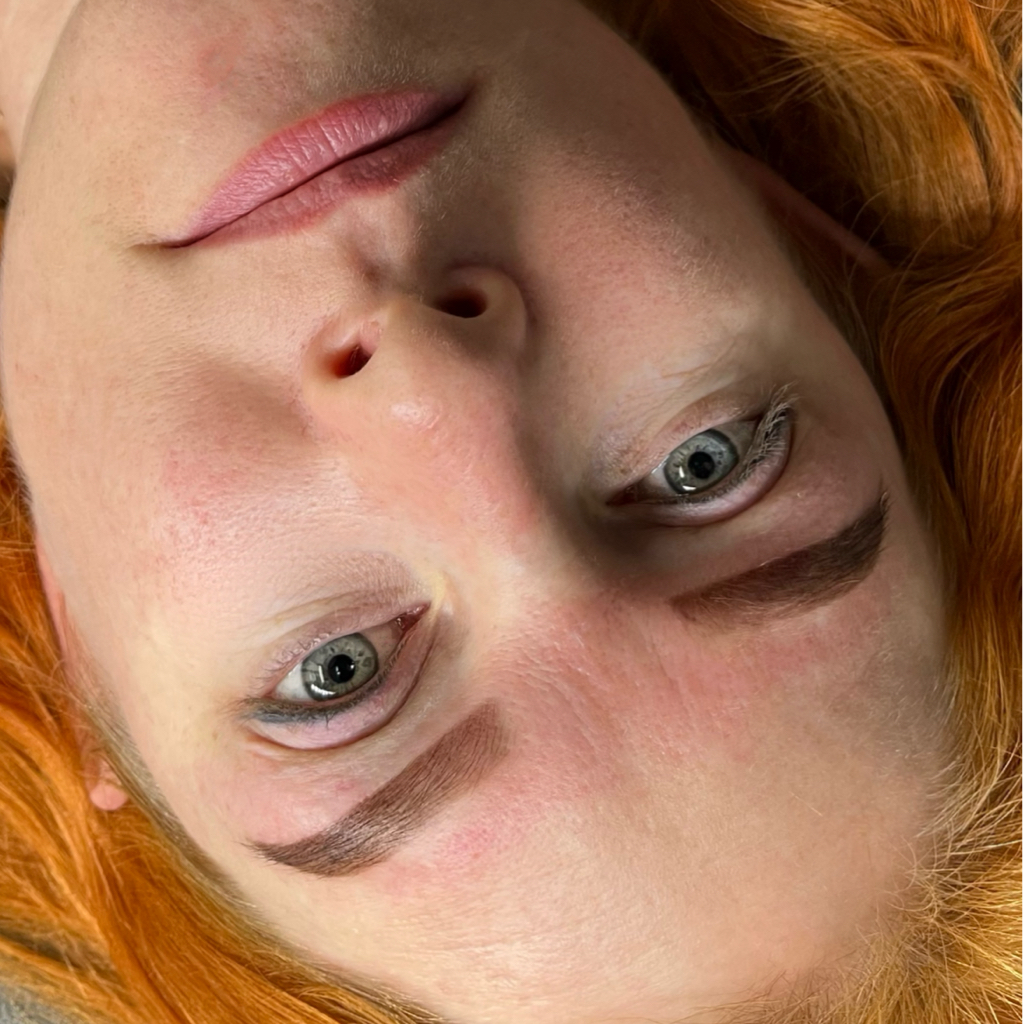 Оформление и окрашивание бровей + ВАКСИНГ 1 зона