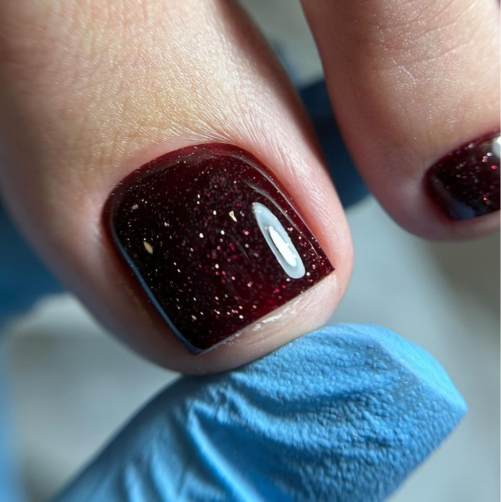 Обработка пальцев ног + покрытие гель-лаком