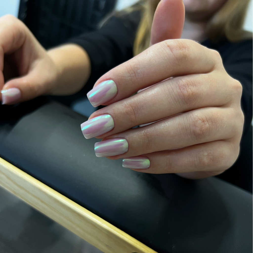 Маникюр с покрытием гель-лак