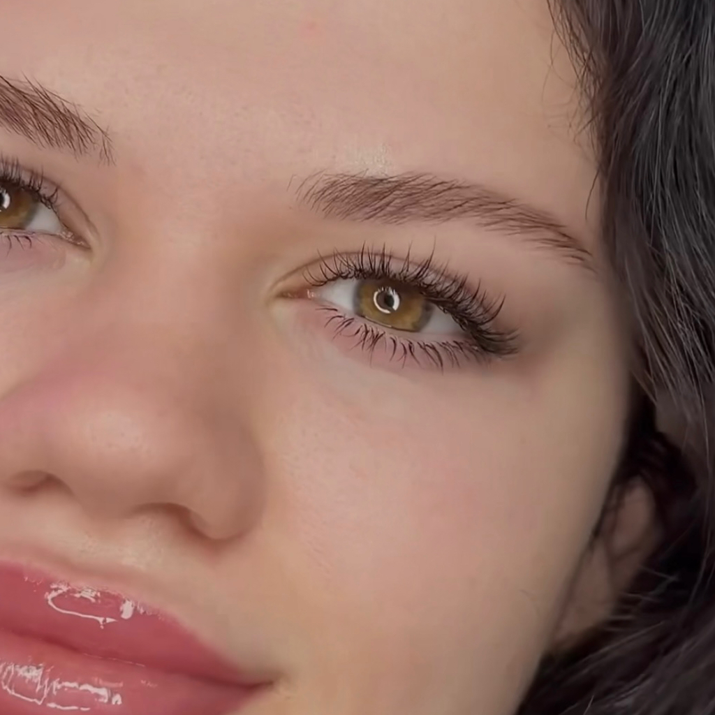 Наращивание ресниц (2.5D)