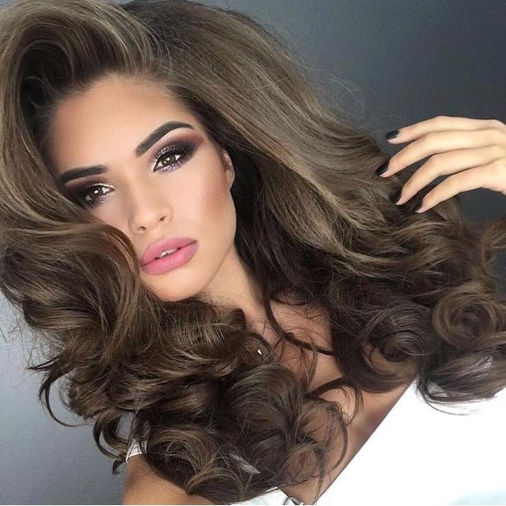 Укладка волос на брашинг ( с мытьём головы)