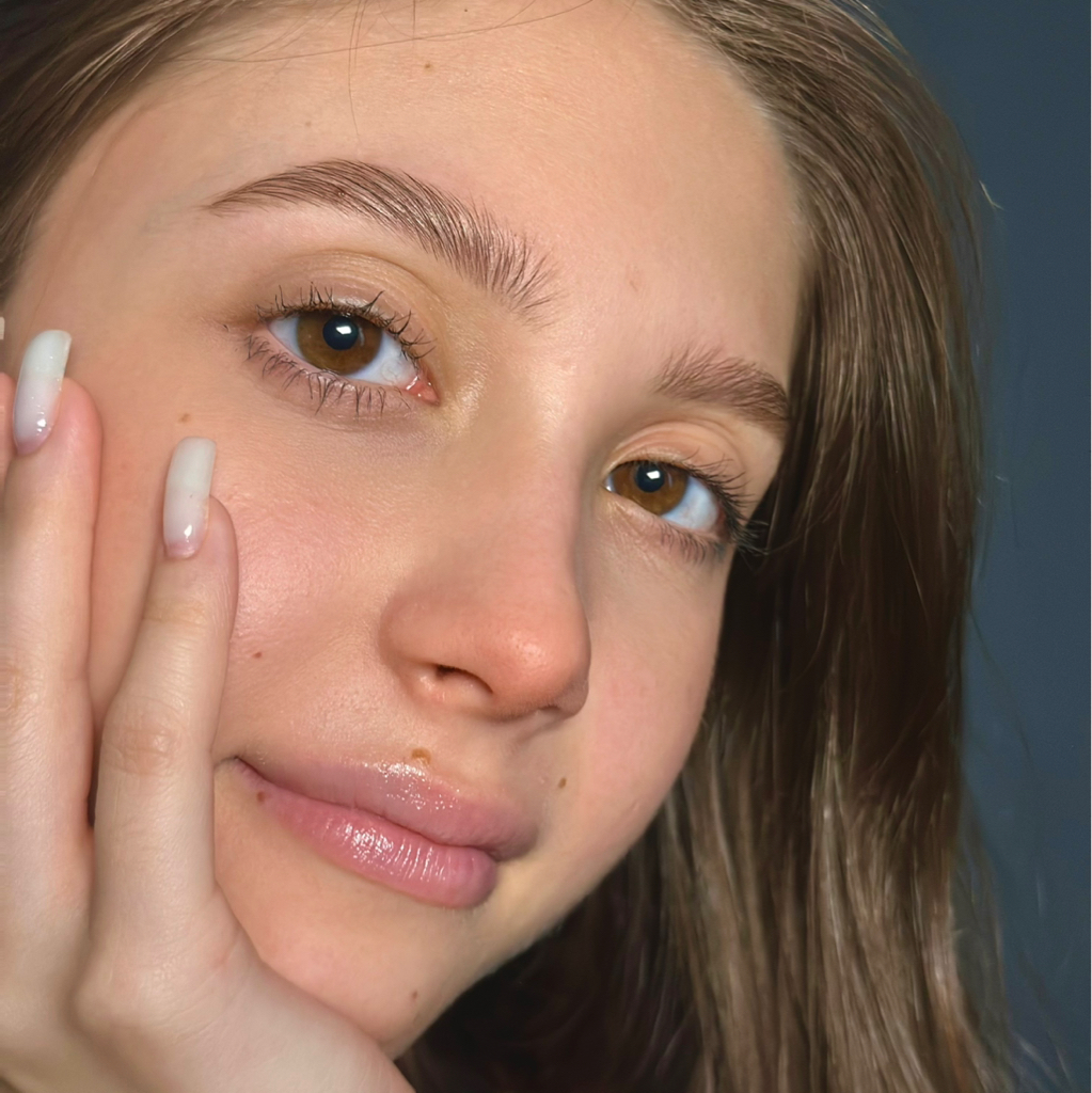 Оформление бровей (Окрашивание краской и коррекция)