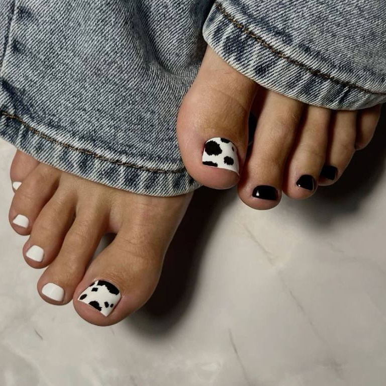 Кислотный полный педикюр с пленочным покрытием пальчиков