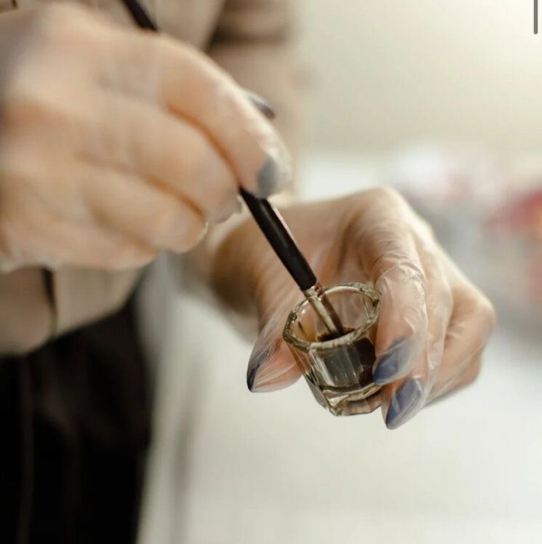 Коррекция бровей