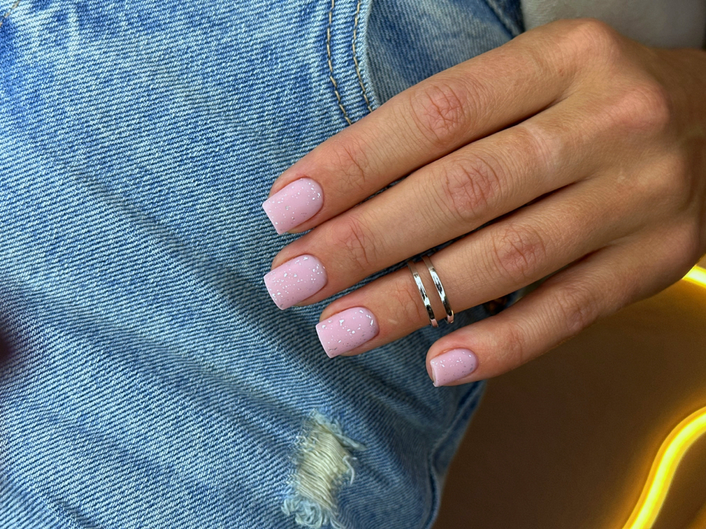 Маникюр с укреплением (однотонное покрытие )