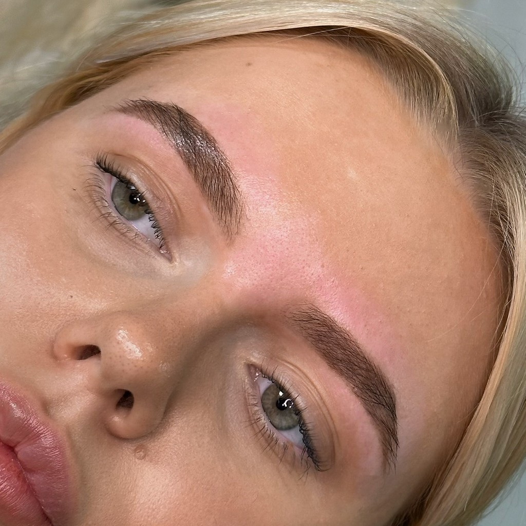 Окрашивание бровей + коррекция