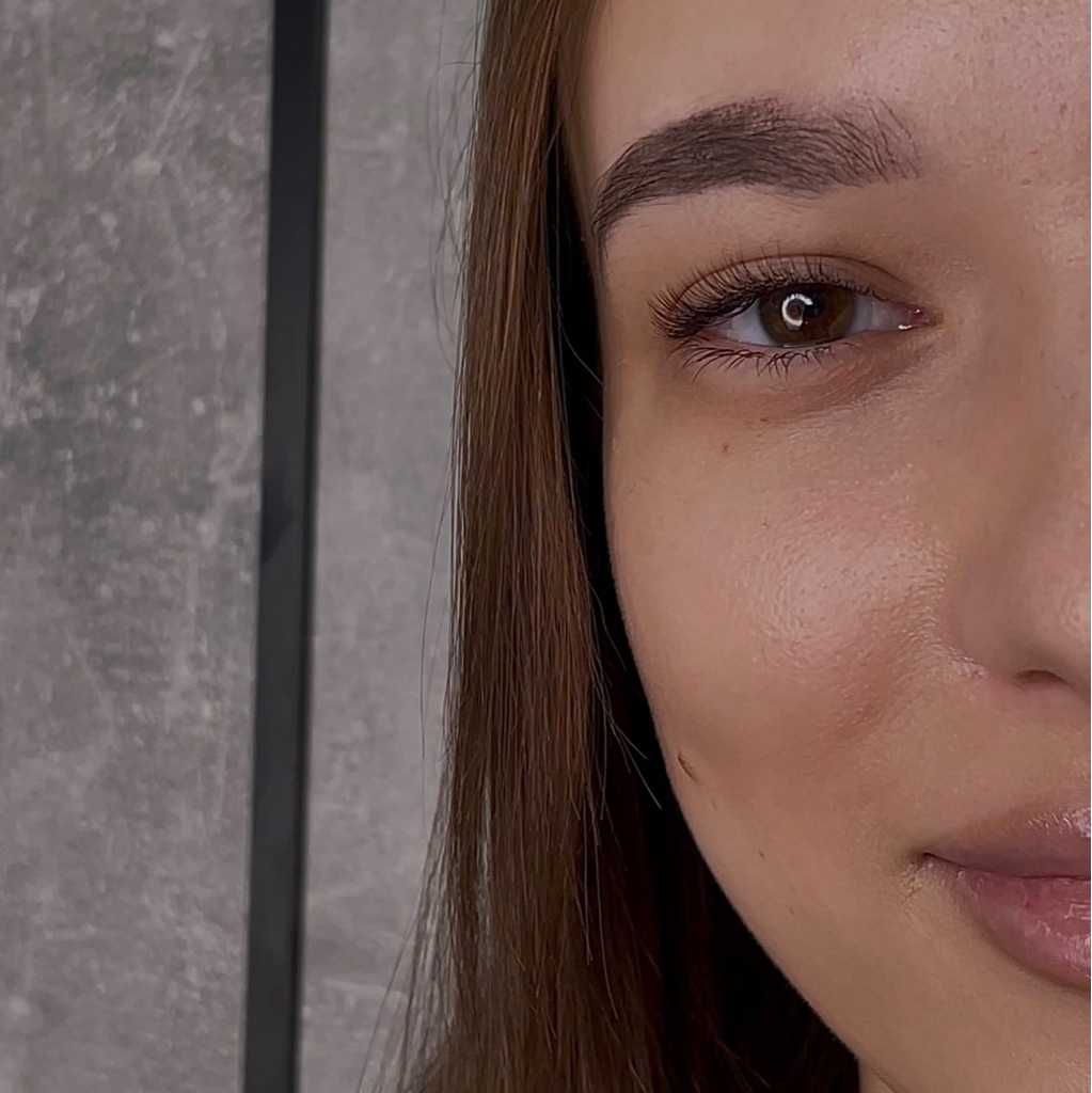 Наращивание верхних ресниц