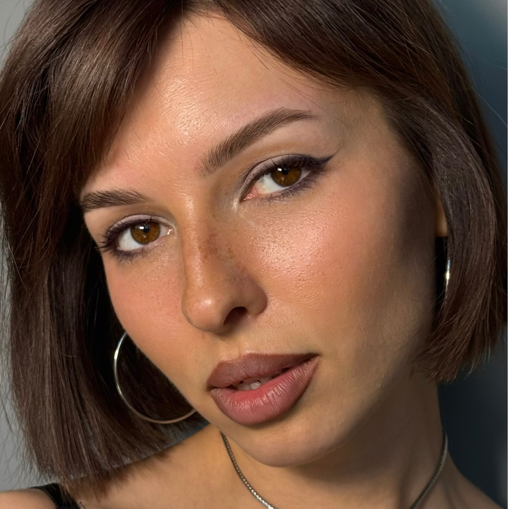 Коррекция бровей (воск/пинцет)