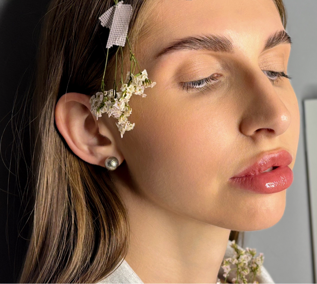 Коррекция бровей