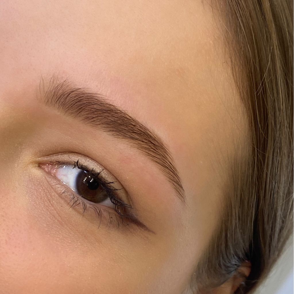 Коррекция бровей воск/ пинцет и окрашивание хной