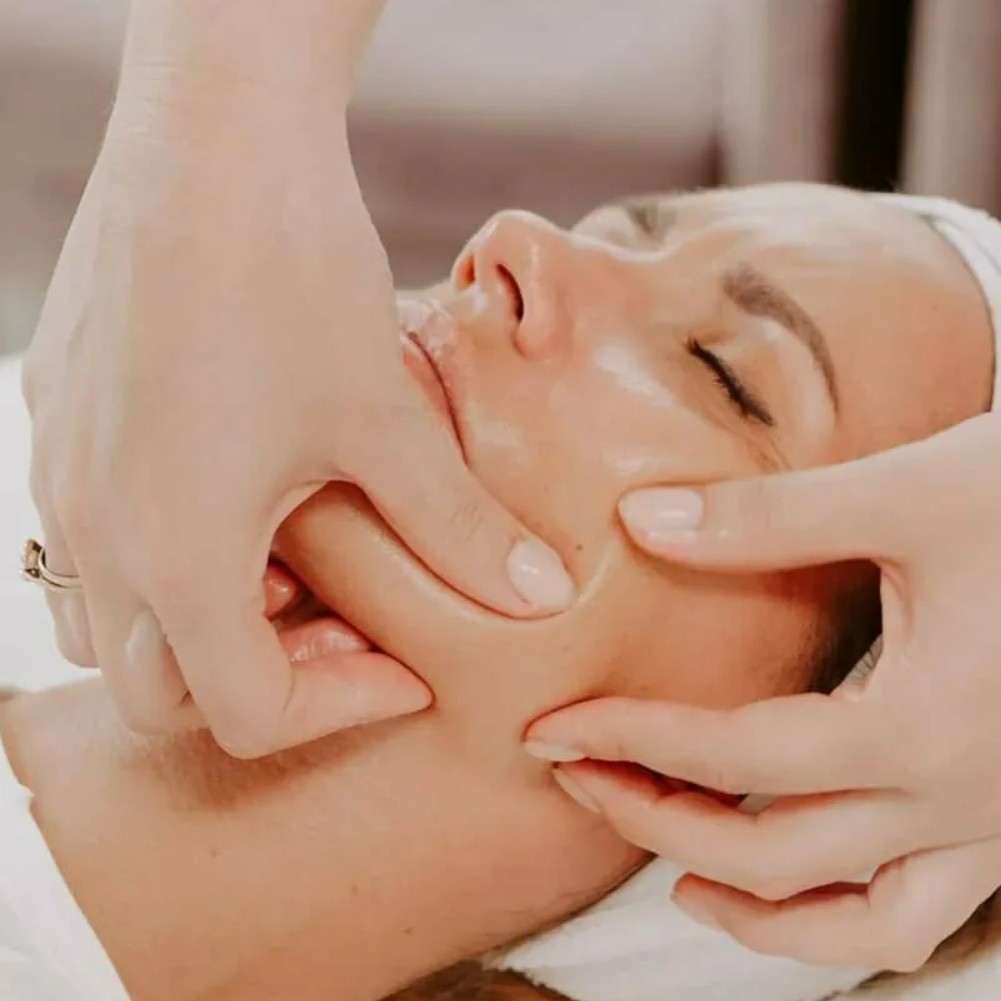КУРС 5 процедур! Моделирующий  массаж FaceLift!
LED маска в 🎁