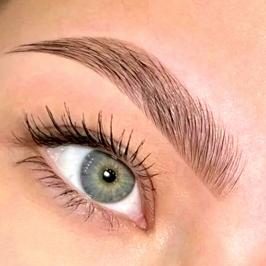 Коррекция и окрашивание бровей