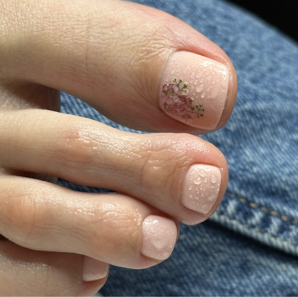 Педикюр с покрытием Luxio