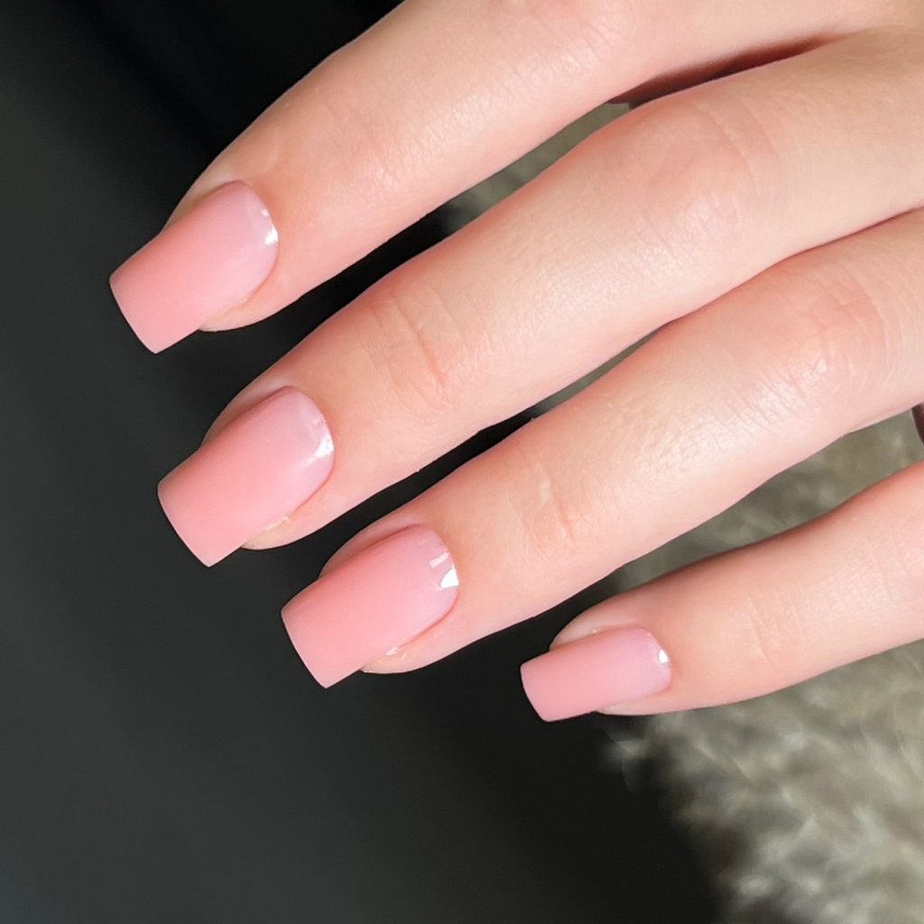 МАНИКЮР ГЕЛЬ-ЛАК В ТЕХНИКЕ “STRONG FORM”