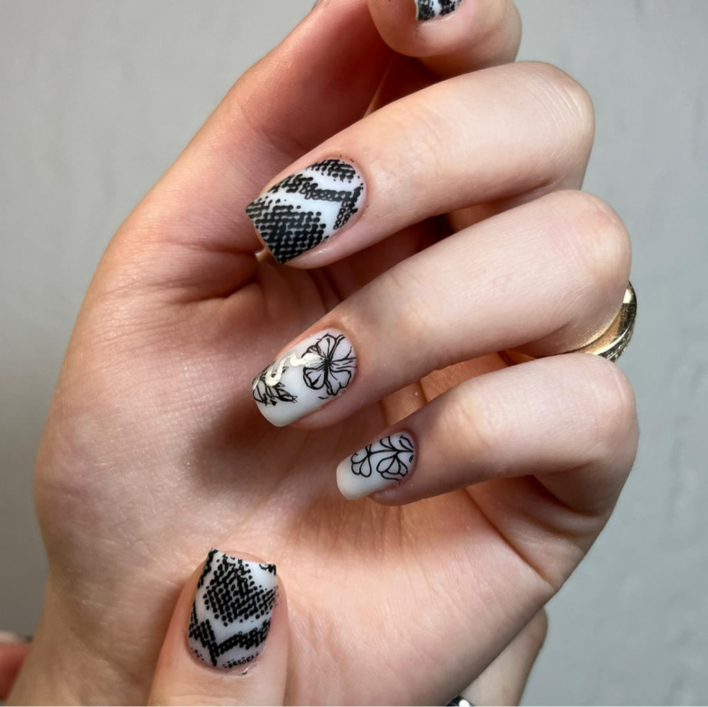 Маникюр с покрытием гель-лак и укреплением Medium