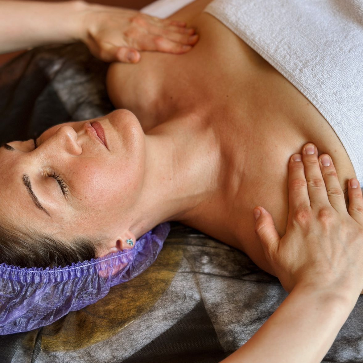 Массаж лица  45 минут (цена за один сеанс при покупке 15 сеансов)