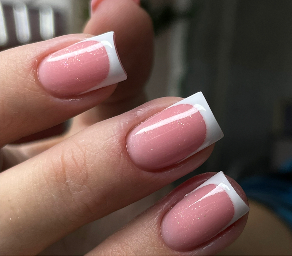 Маникюр,френч,укрепление гелем,мелкий ремонт.