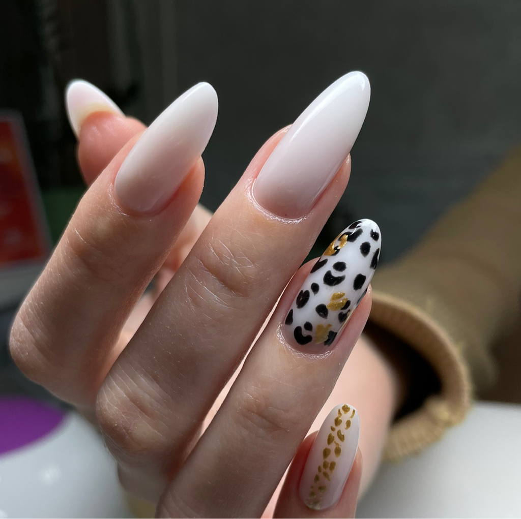 Маникюр,укрепление гелем,гель лак.Длина до 5 мм.