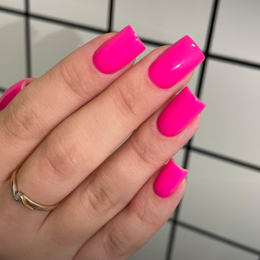 Комплекс «Standard Pink + гель-лак»: комби маникюр + укрепление гелем/базой, покрытие гель-лак, выравнивание, ремонт до 2-х ногтей