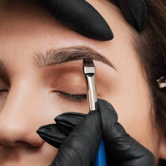 Оформление и окрашивание бровей