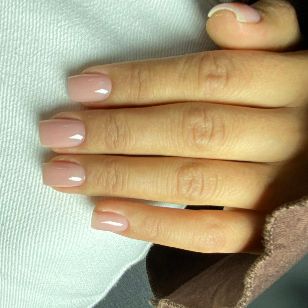 Маникюр с укреплением гелем