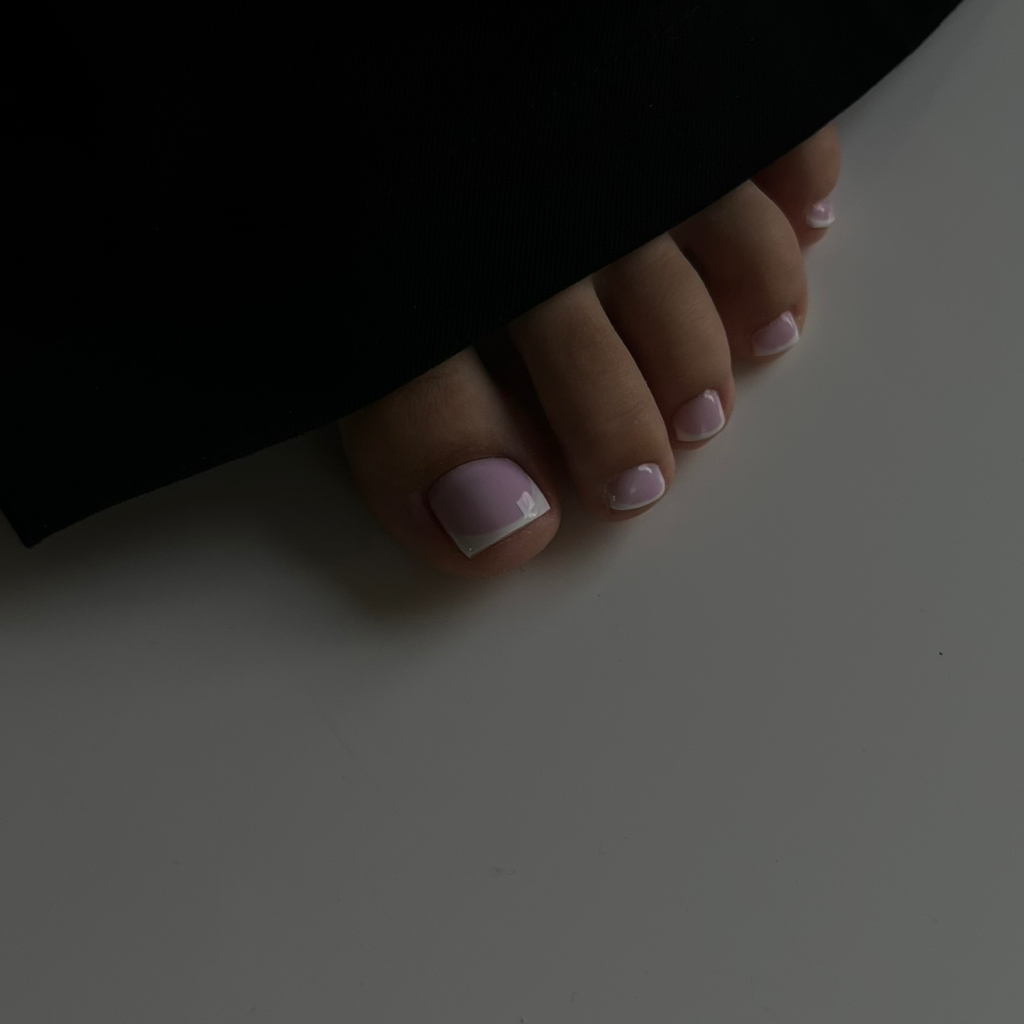 Педикюр полный с покрытием и обработкой стопы