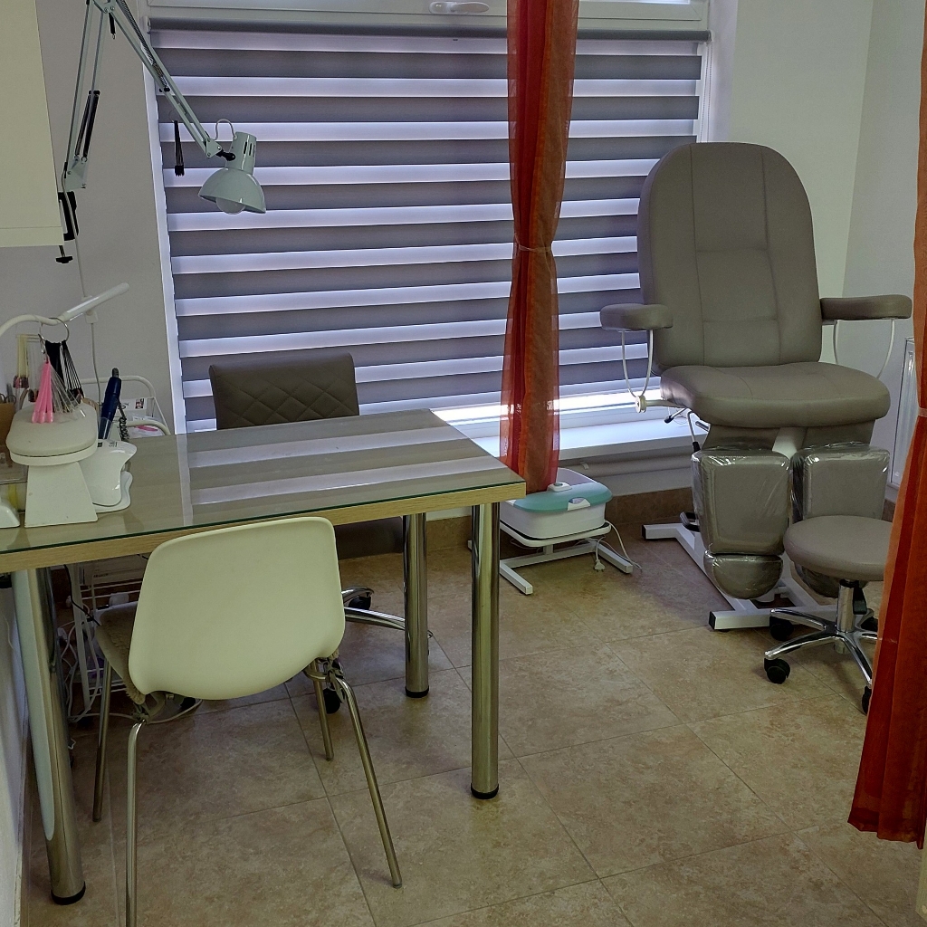 Место маникюра