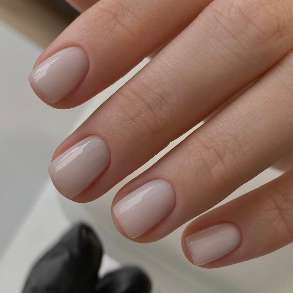 Маникюр с однотонным покрытием