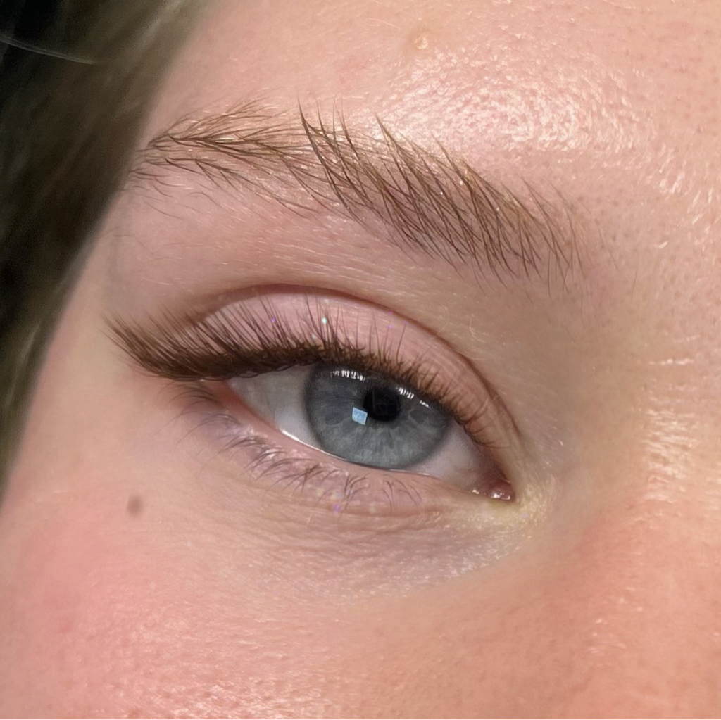 Классическое наращивание ресниц