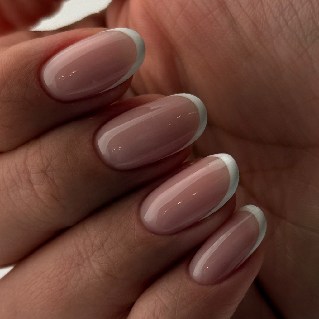 Комбинированный маникюр с покрытием "френч"