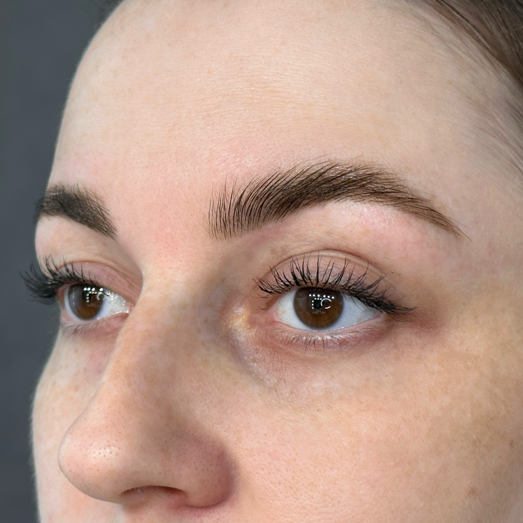 Комплекс S (Окрашивание, коррекция бровей, уход)