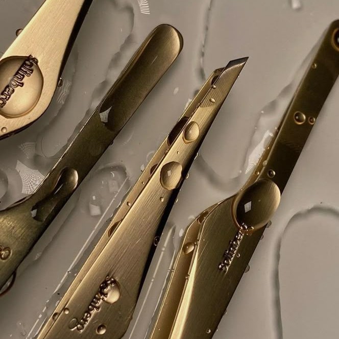 Коррекция бровей воск/пинцет