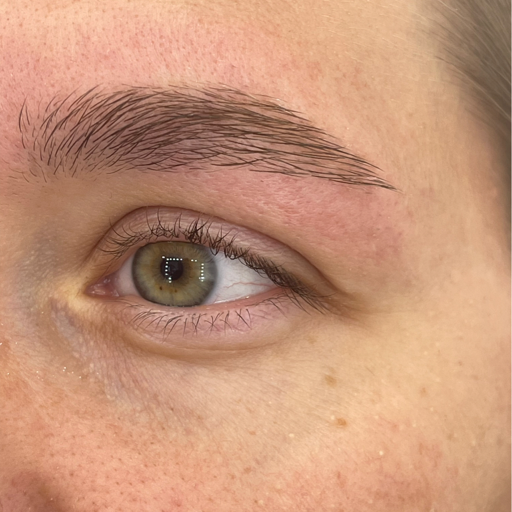 Коррекция бровей