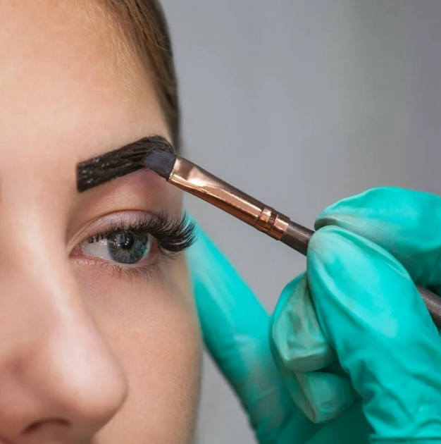 Брови окрашивание