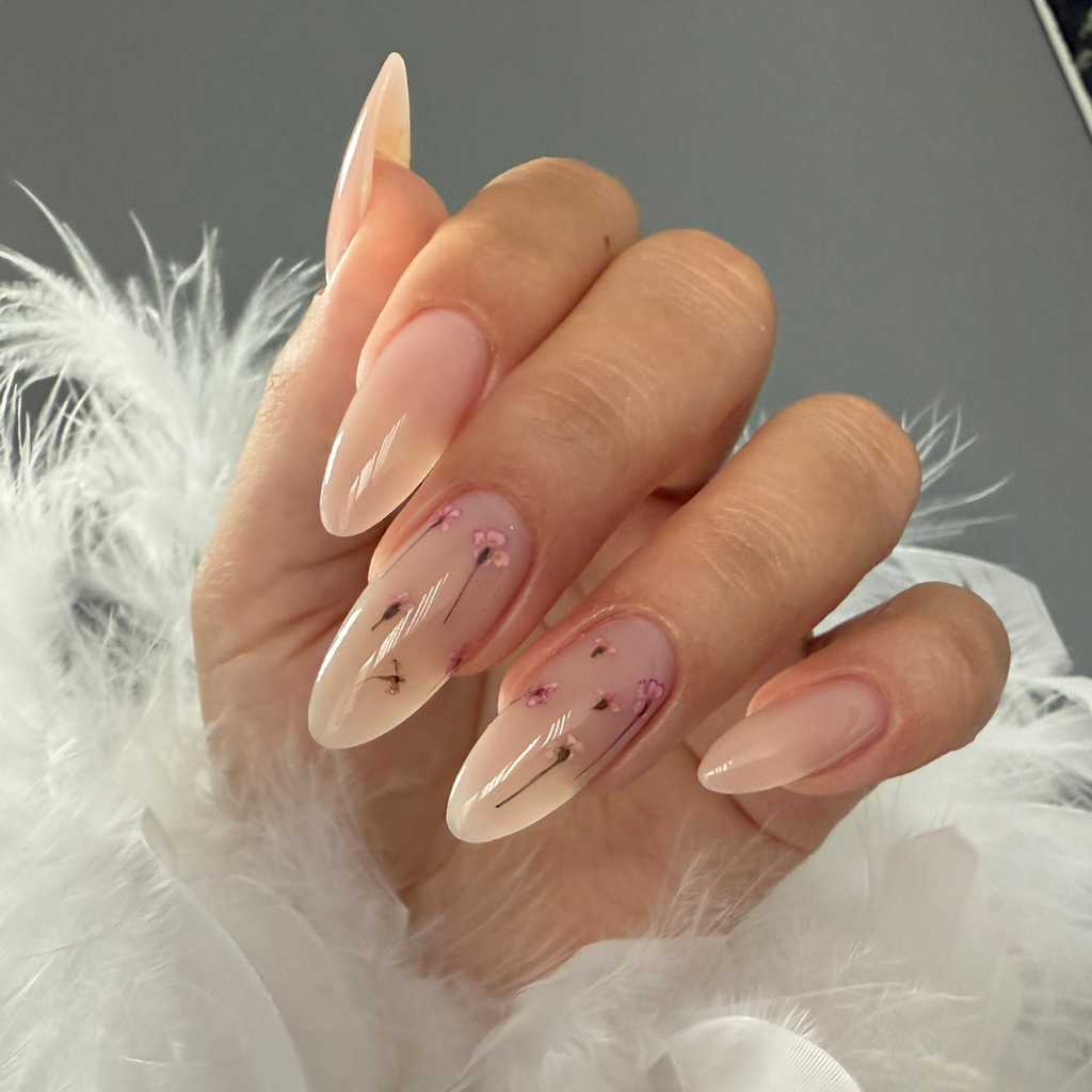 Маникюр с покрытием на длинные, укрепление и исправление архитектуры ногтей в подарок
