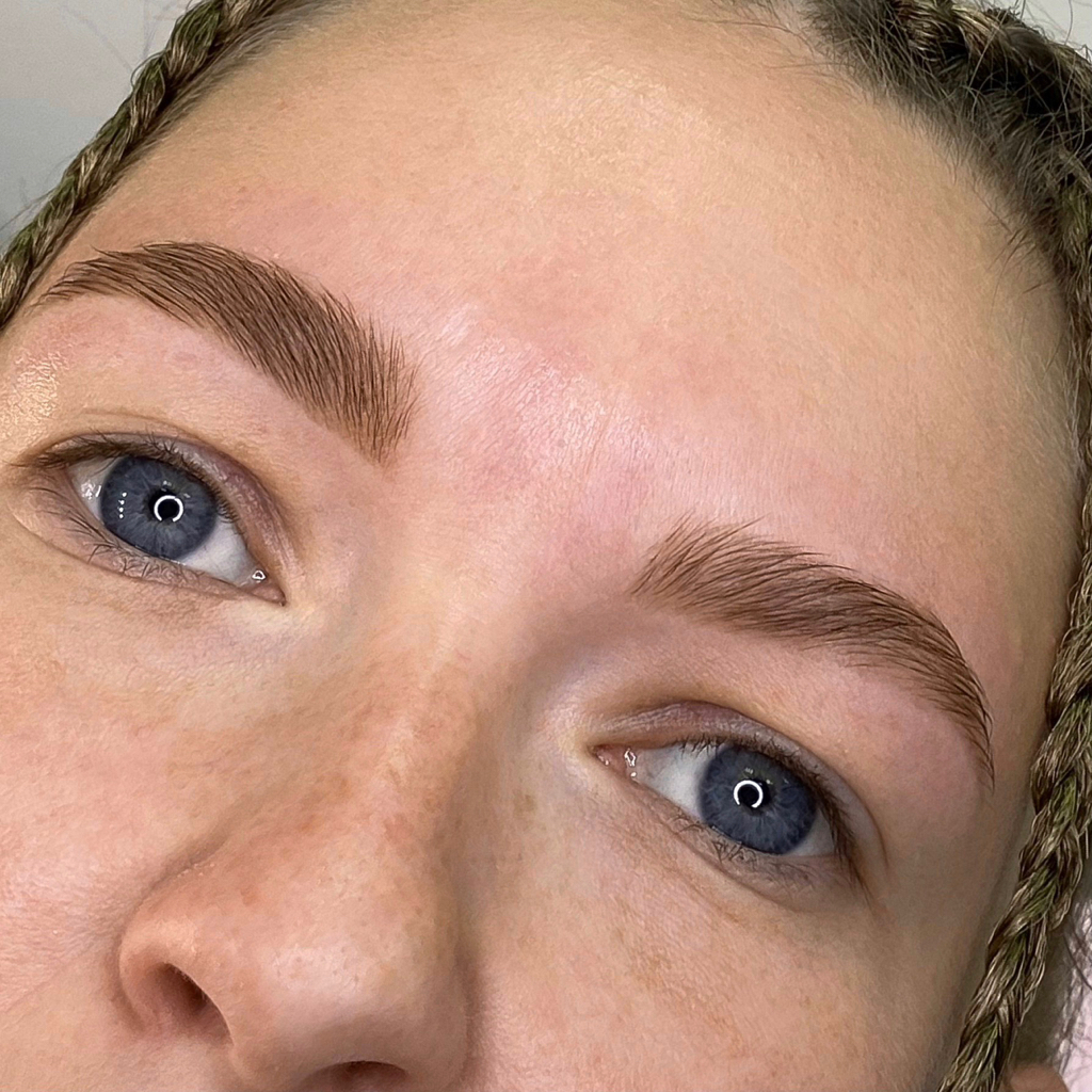 Окрашивание бровей без коррекции