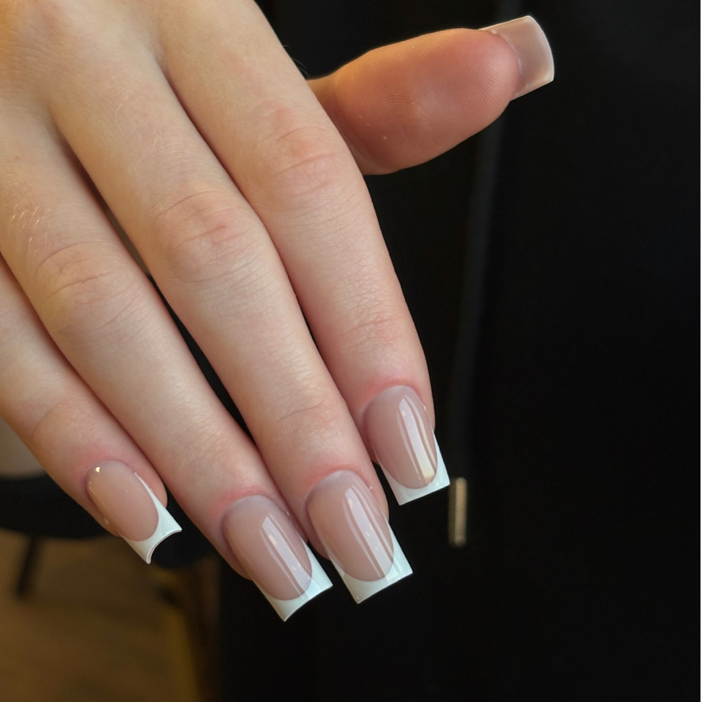 Наращивание ногтей гелем/полигелем + укрепление гелем (маникюр, наращивание длины от 4 до 5, покрытие любым гелем). Дизайн по основному прайсу.