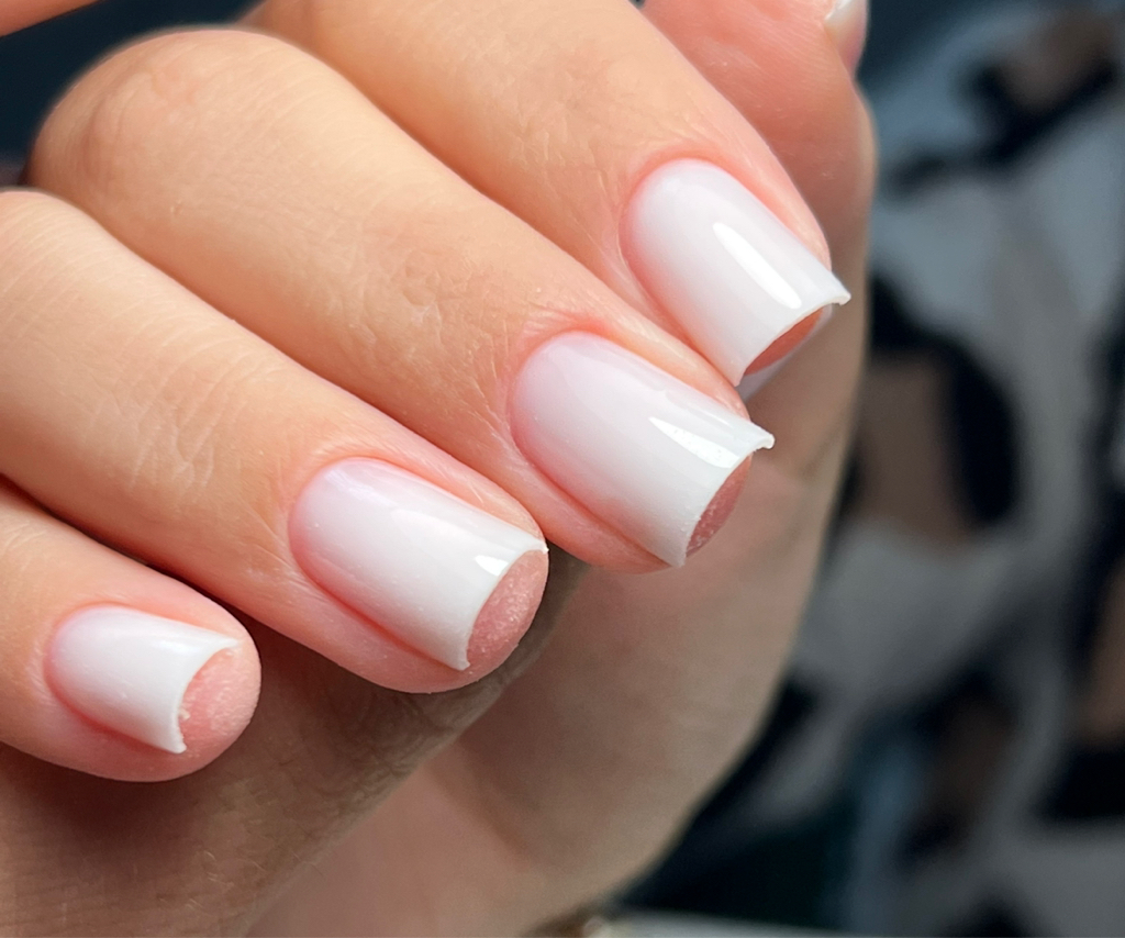 Маникюр с поднятием клюющих ногтей (снятие входит в стоимость)