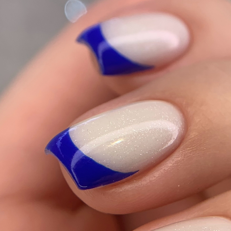 Маникюр с покрытием френч