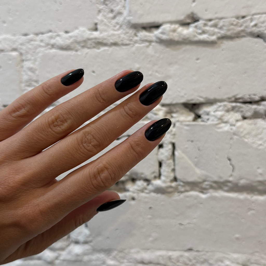 Комплекс M :Маникюр+гель-лак( ремонт 2-3 ногтя)средняя длина