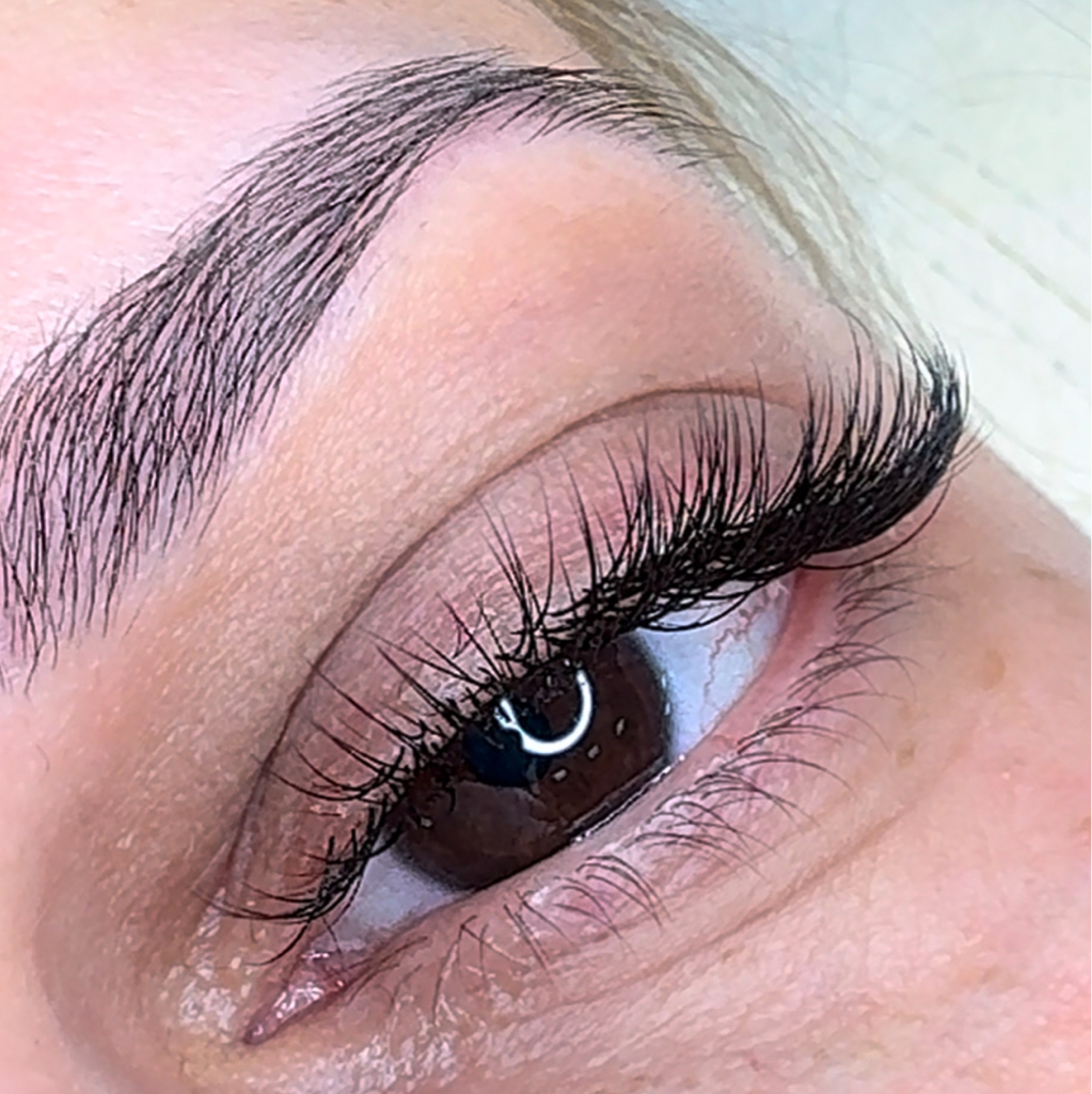 Классическое наращивание ресниц