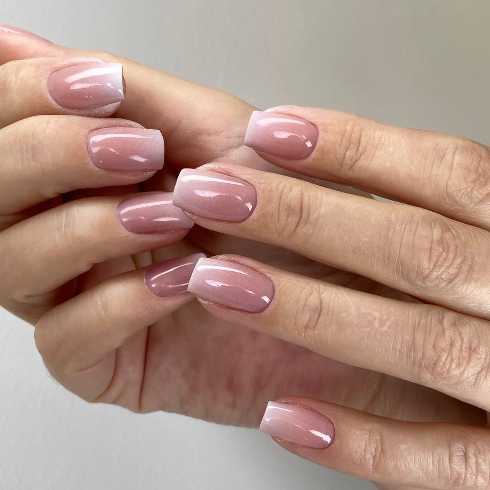 Маникюр с дизайном средний сложности