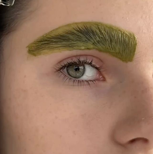 Органический уход, окрашивание и коррекция бровей