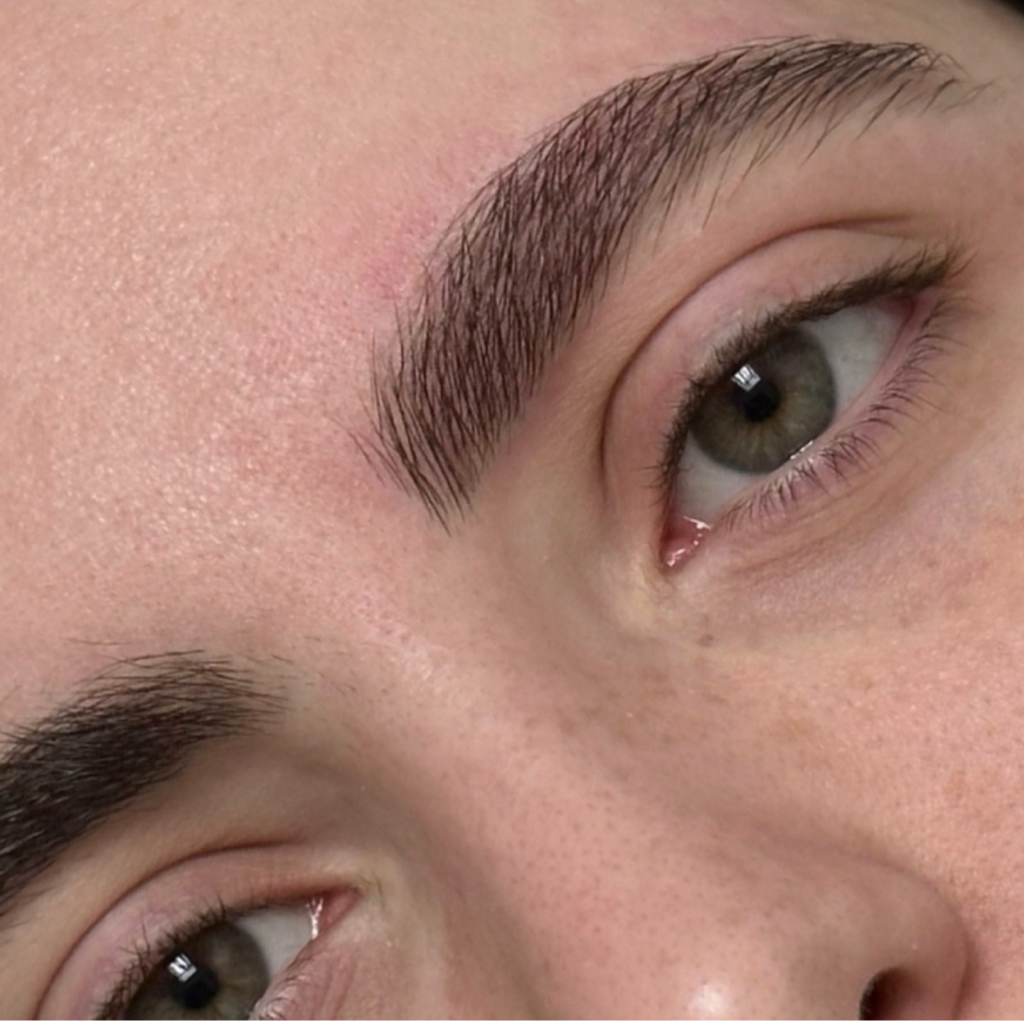 Осветление, уход и коррекция бровей